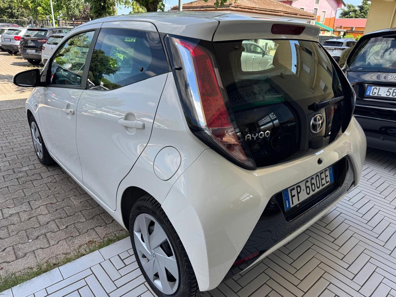 Toyota Aygo 1.0 VVT-i 69 CV 5 porte x-business MMT