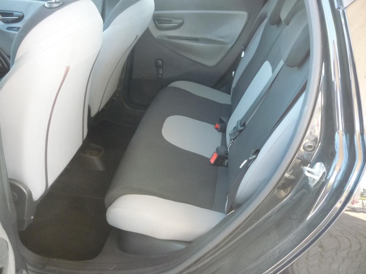 Lancia Ypsilon 1.2 69 CV 5 porte Silver GPL