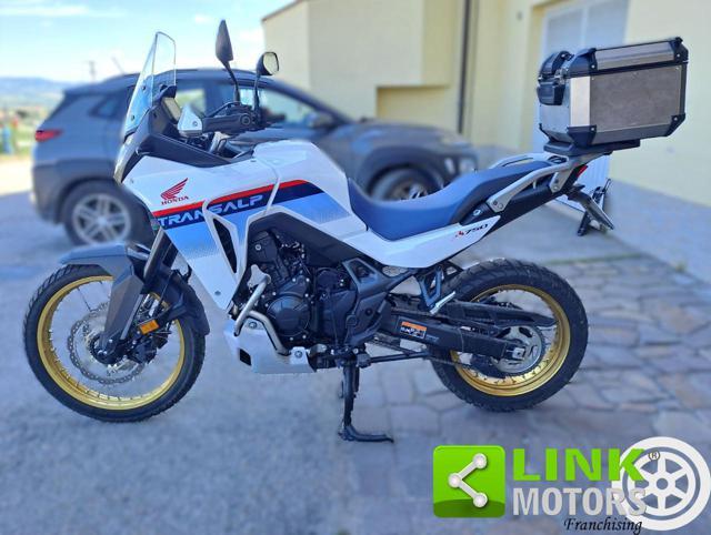 HONDA Transalp XL750 .