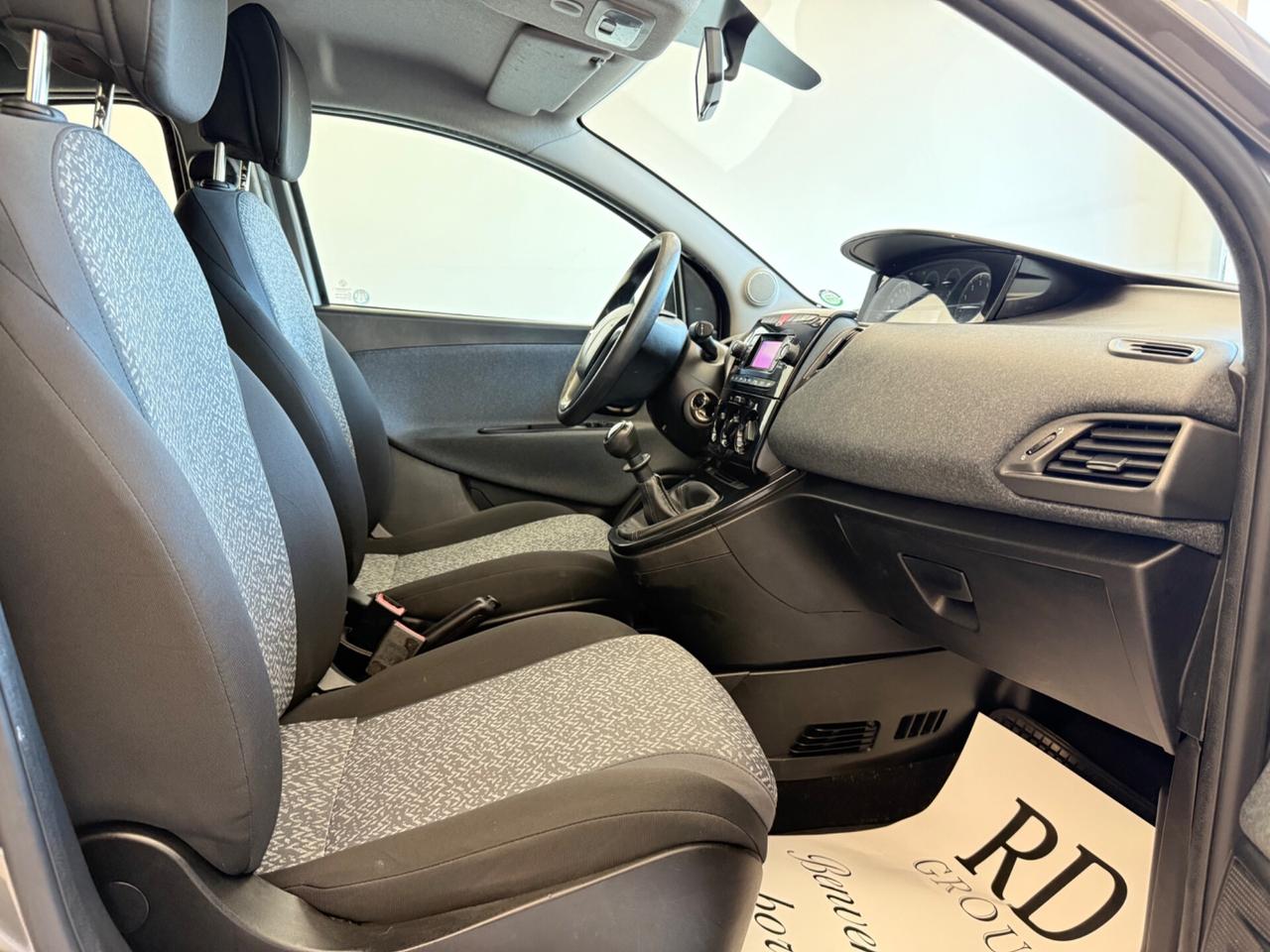 Lancia Ypsilon 1.2 69 CV 5 porte S&S Gold okneopatentati