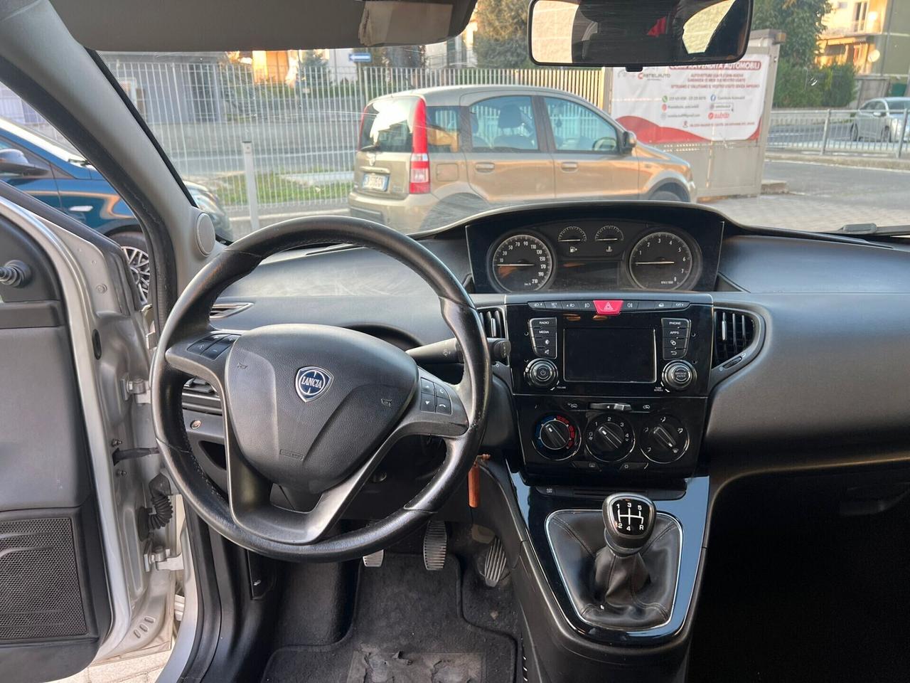 Lancia Ypsilon 1.2 69 CV 5 porte Platinum