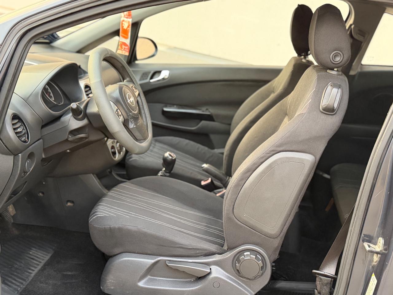 Opel Corsa 1.2 benzina 2009 leggere descrizione