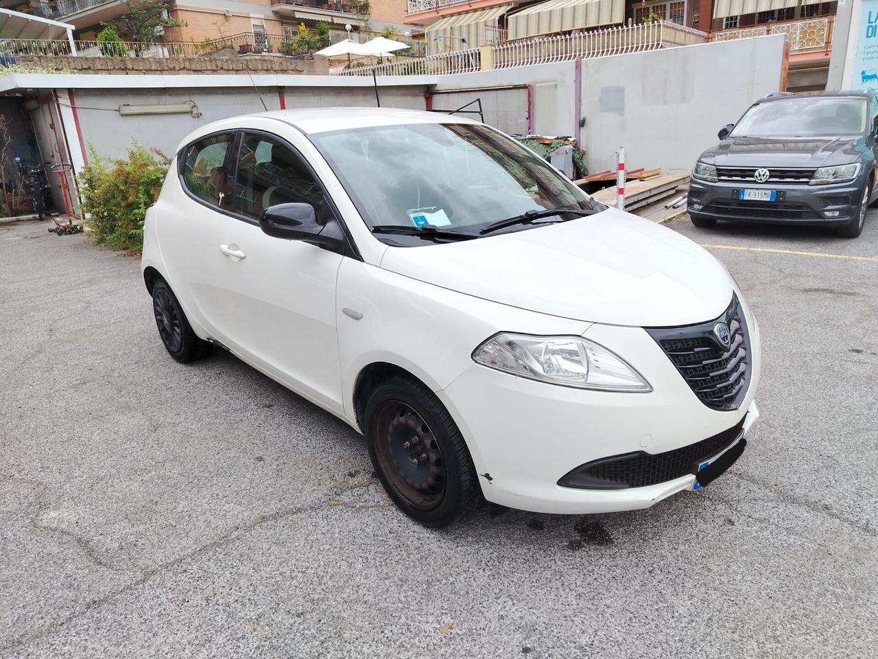 Lancia Ypsilon 1.2 69 CV 5 porte S&S Silver