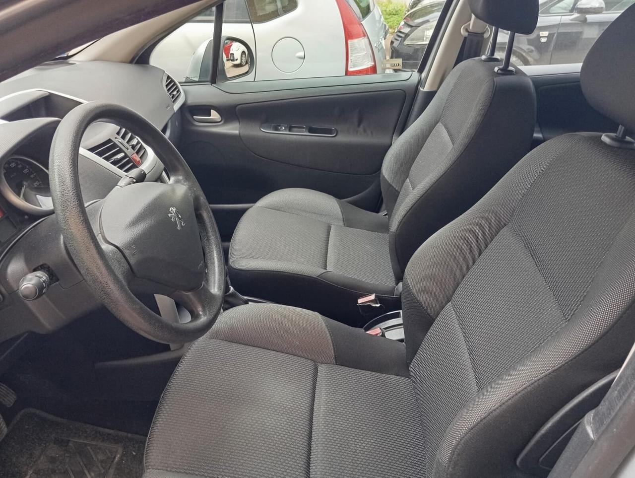 Peugeot 207 Plus 1.4 HDi 70CV 5 porte
