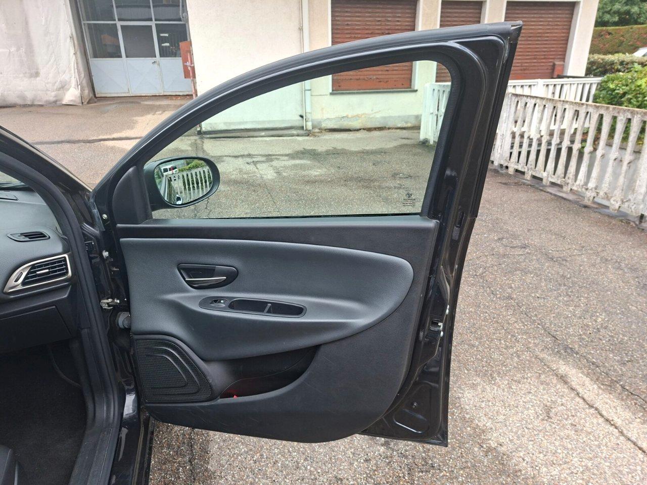Lancia Ypsilon 5 Porte Ypsilon 1.2 Silver