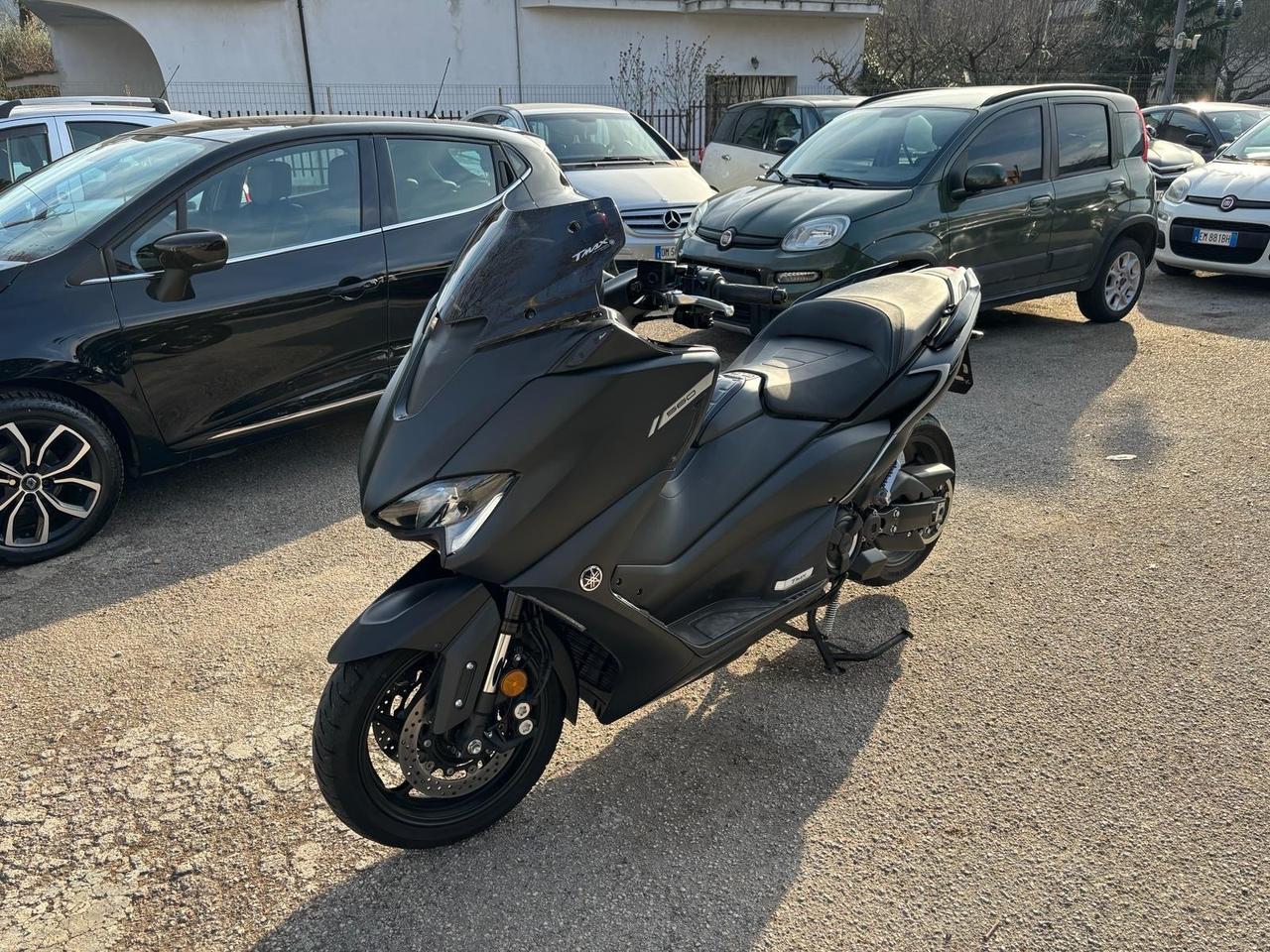 YAMAHA TMAX 560