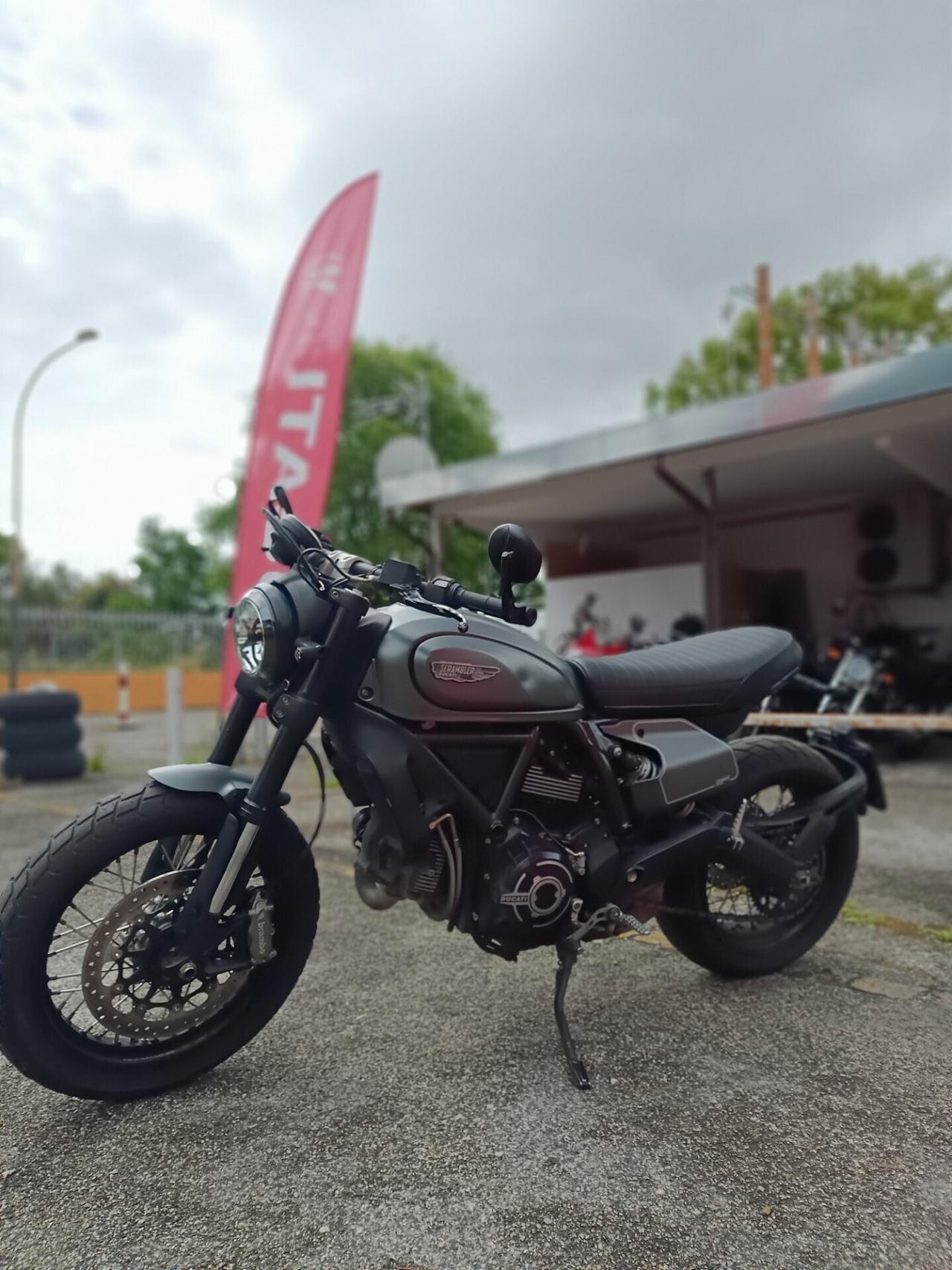 Ducati Scrambler 800 NIGHTSHIFT