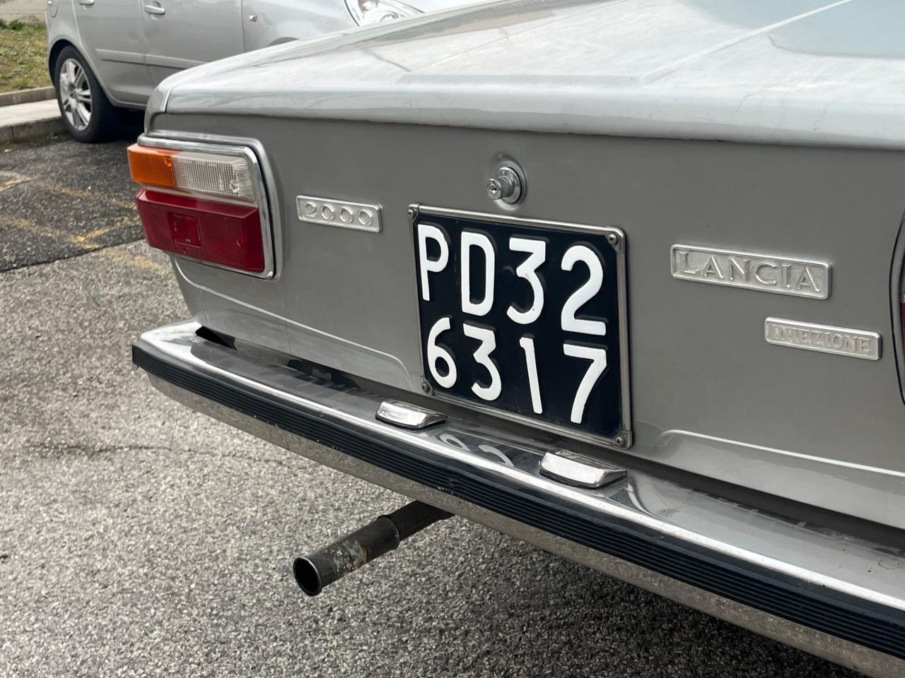 Lancia 2000 iniezione ( Flavia berlina )