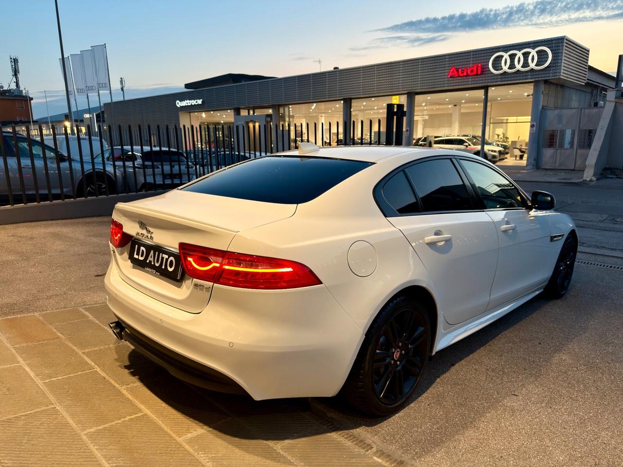 Jaguar XE 2.0 D Turbo R-Sport