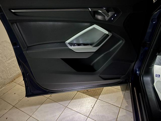 AUDI Q3 35 2.0 TDI S tronic Business Advanced COCKPIT