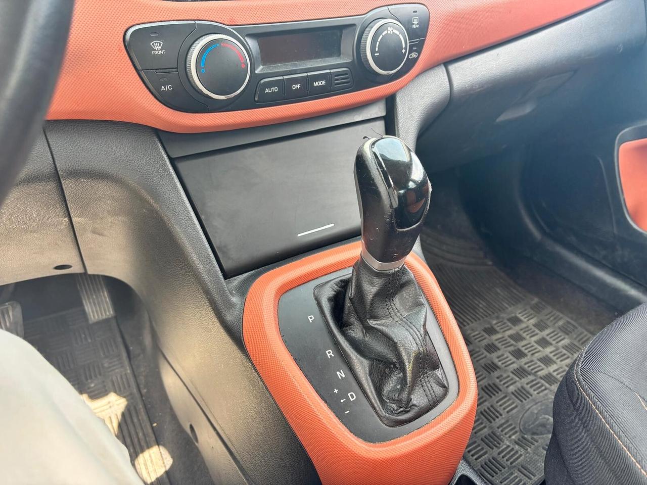 Hyundai i10 CAMBIO AUTOMATICO / GPL