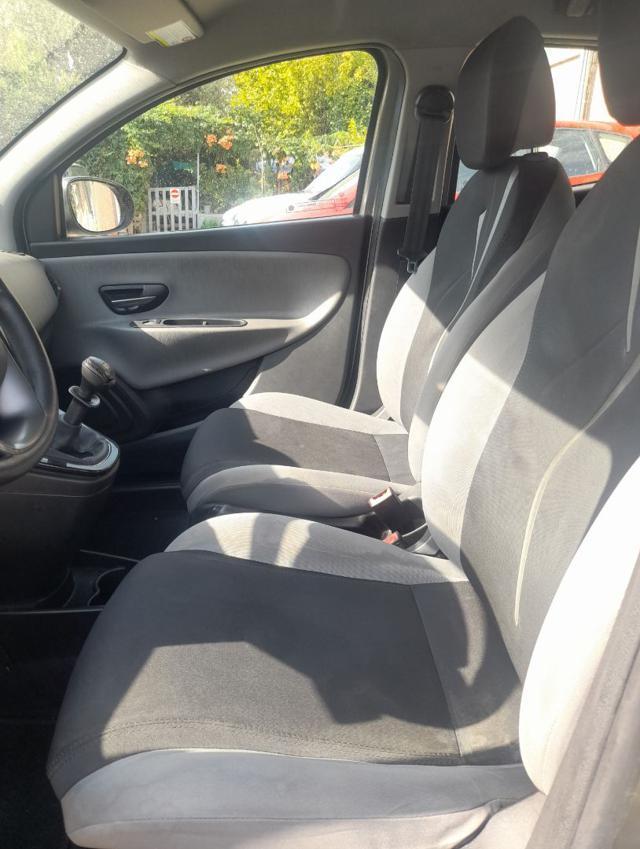 LANCIA Ypsilon Metano Ecochic Silver