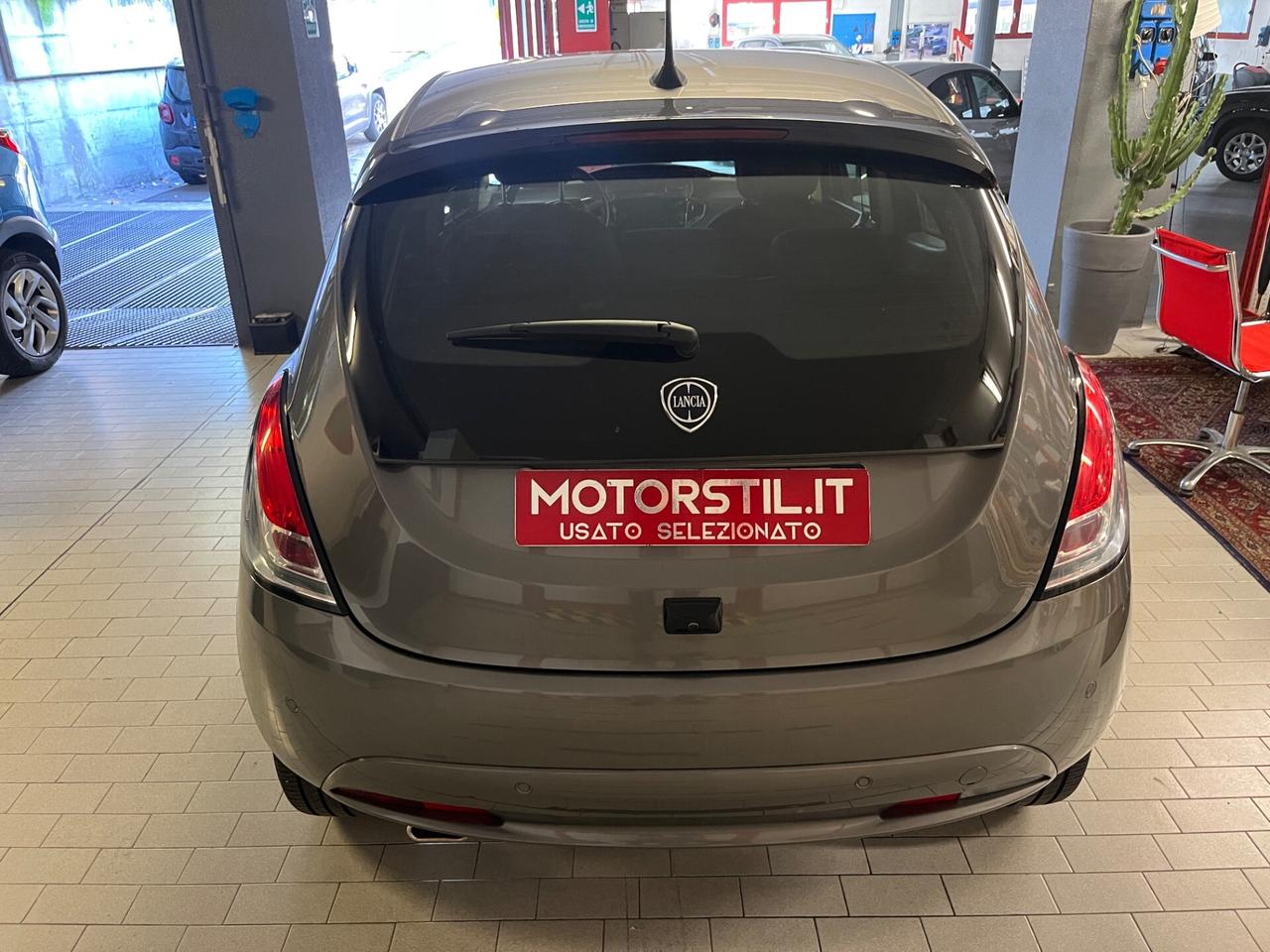 Lancia Ypsilon 1.0 FireFly 5 porte S&S Hybrid Platino