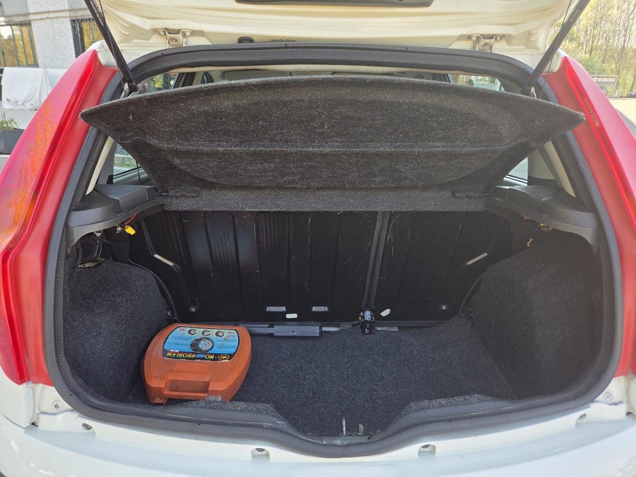 Fiat Punto 1.2 16V 5 porte Emotion* Neo patentati *