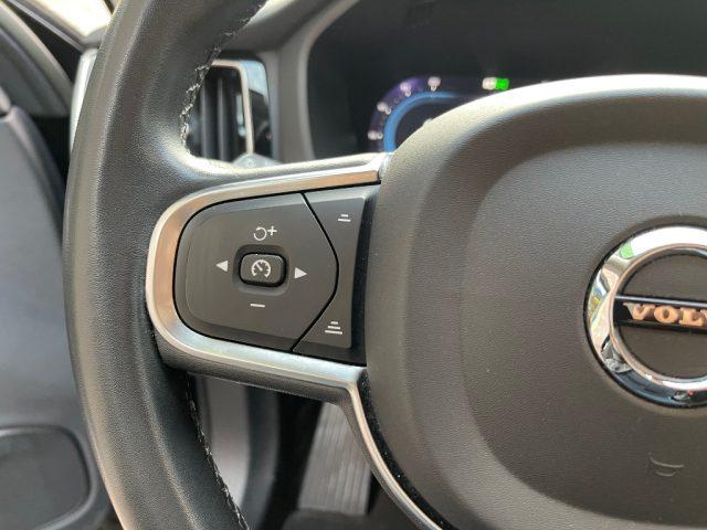 VOLVO XC60 2.0 B4 AWD AUTOMATICA CERCHI DA 19" FARI FULL LED