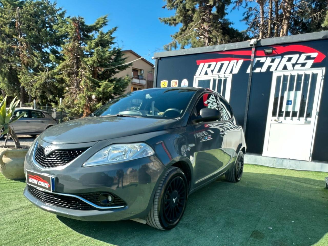 Lancia Ypsilon 1.2 69 CV 5 porte Silver
