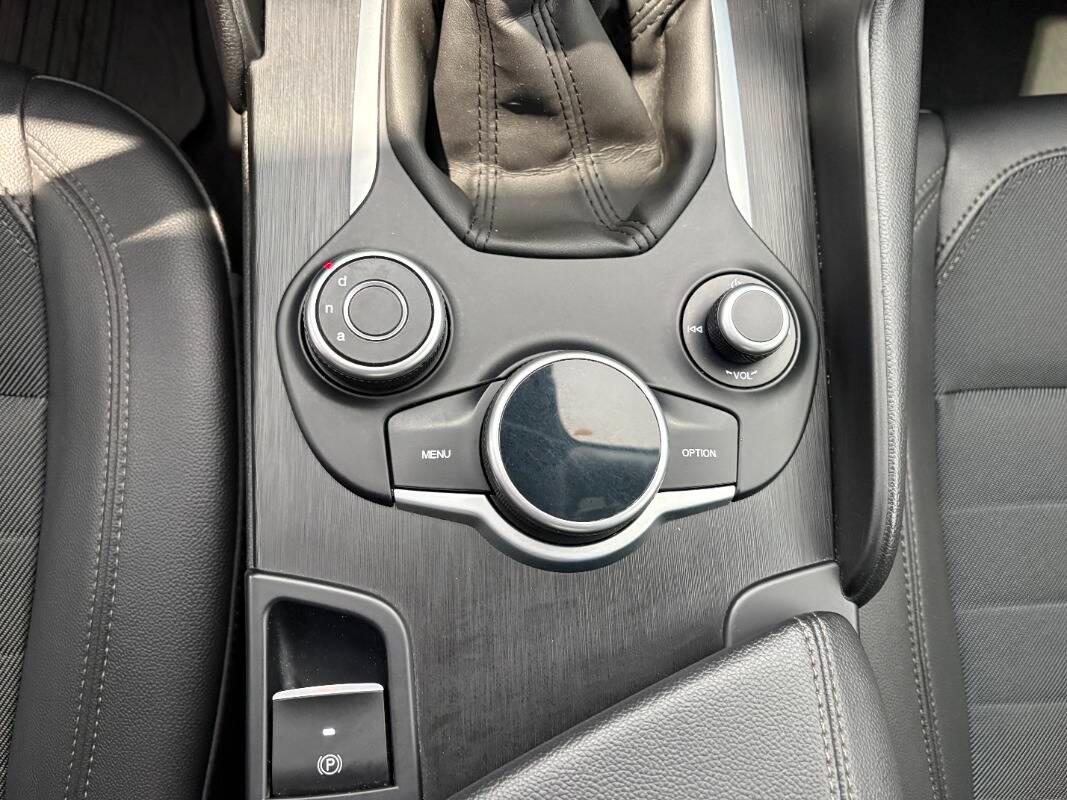 Alfa Romeo Giulia 2.2 t Super 180cv