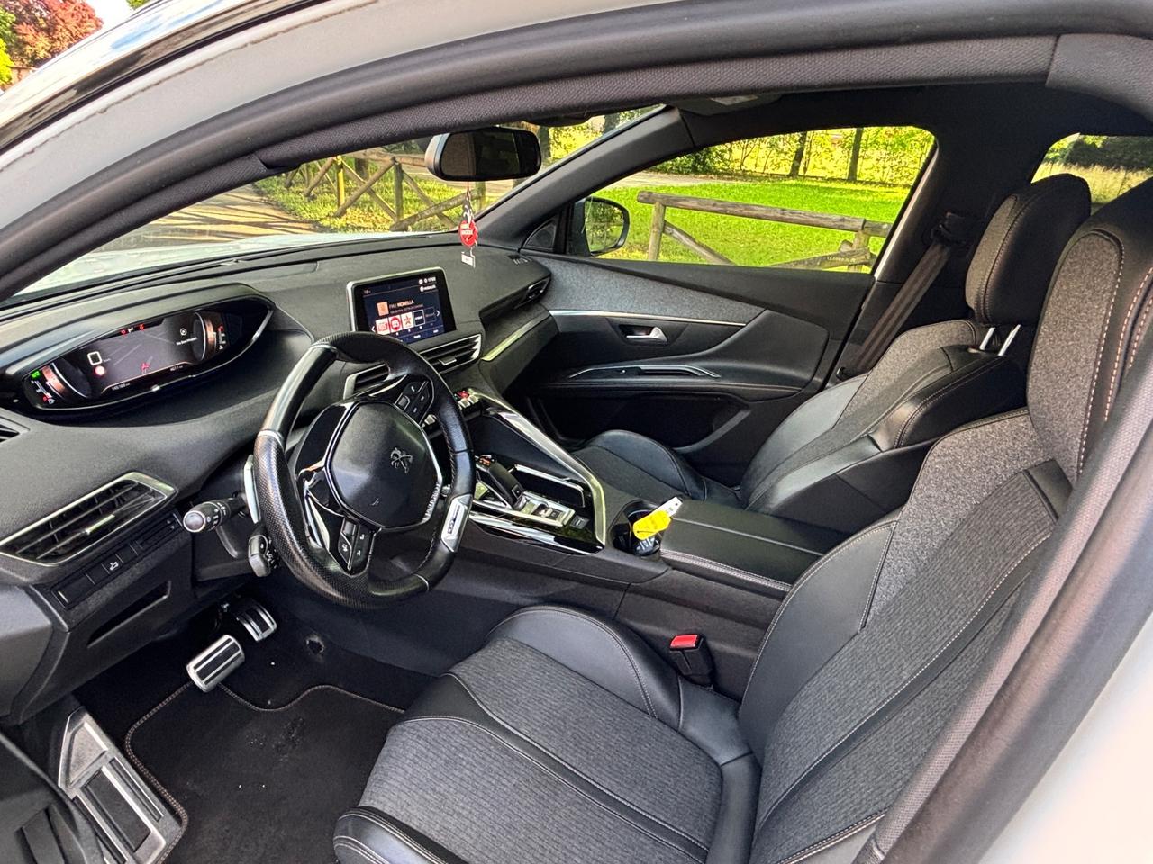 Peugeot 5008 BlueHDi 130 S&S Allure