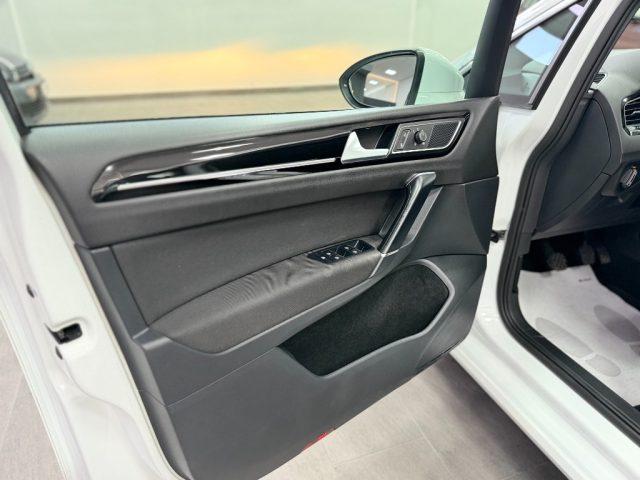 VOLKSWAGEN Golf Sportsvan 1.6 TDI 110CV Highline BlueMotion Technology