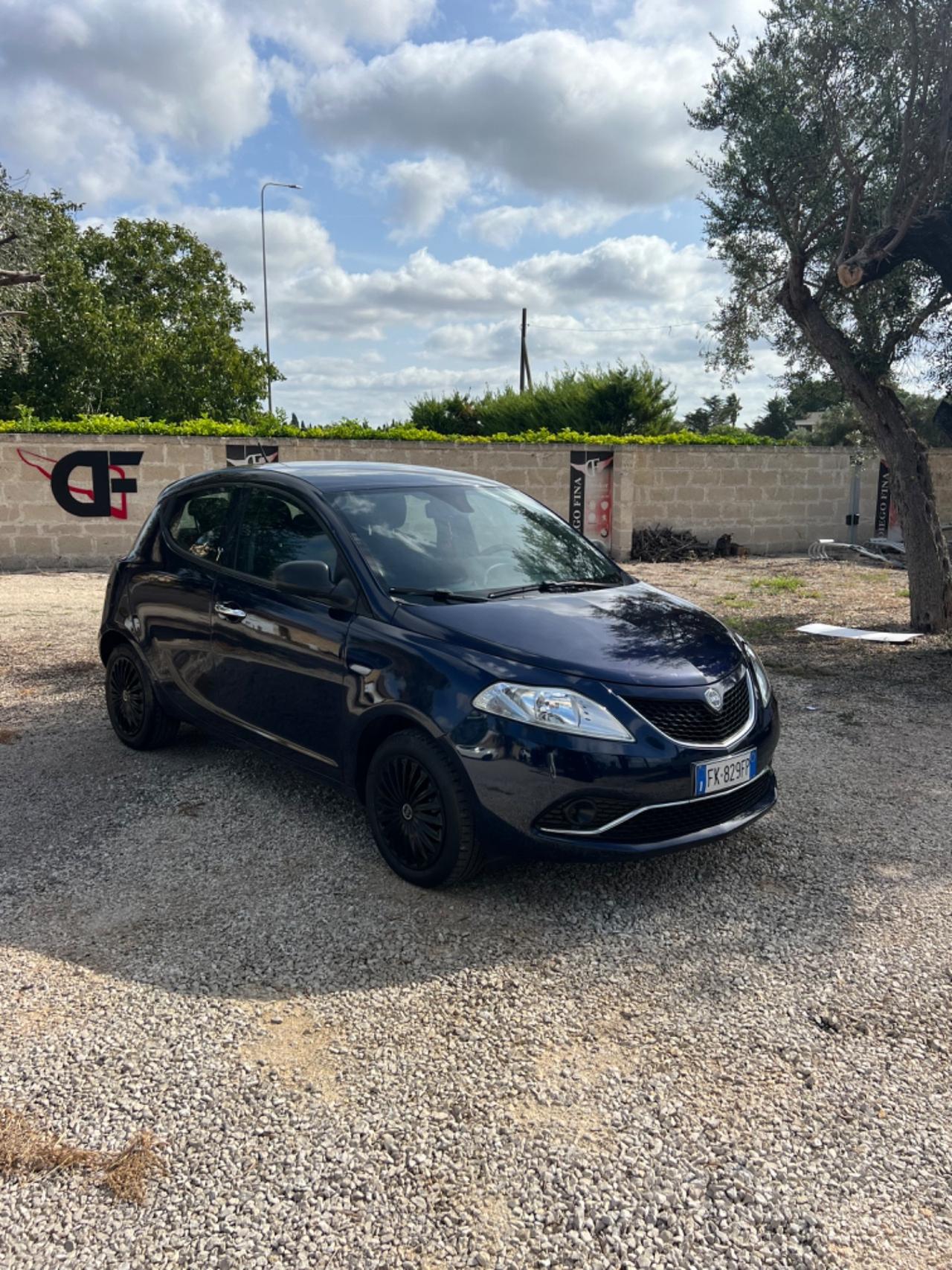 Lancia Ypsilon 1.2 69 CV 5 porte soli 40000 km ufficiali!!!