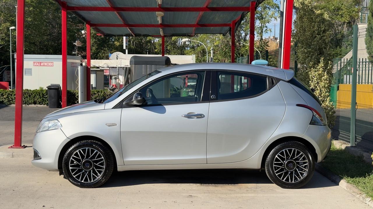 Lancia Ypsilon 1.2 69 CV 5 porte 30th Anniversary 2015