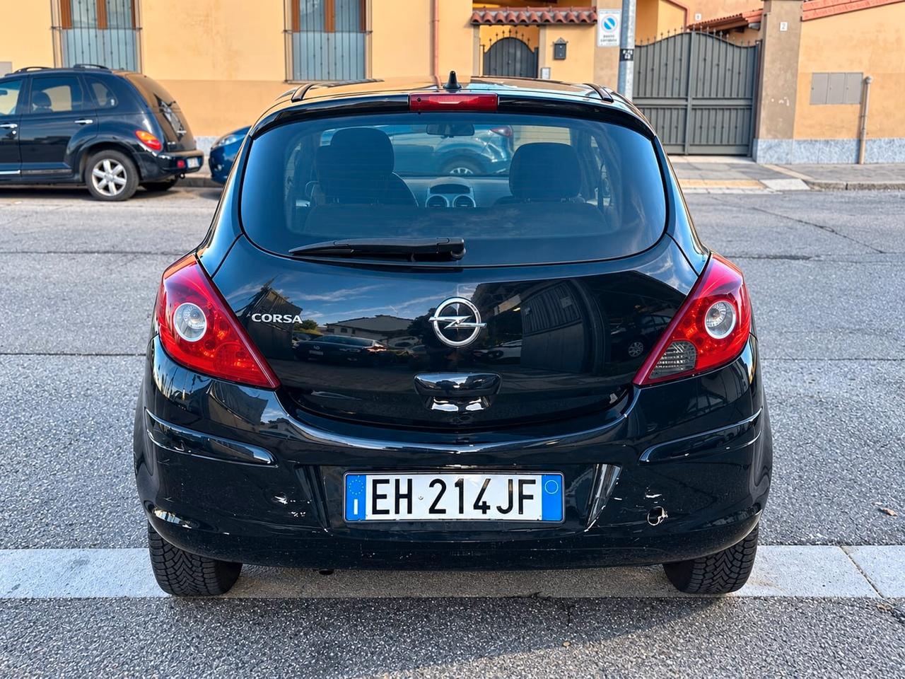 Opel Corsa 1.2 3 porte b-color