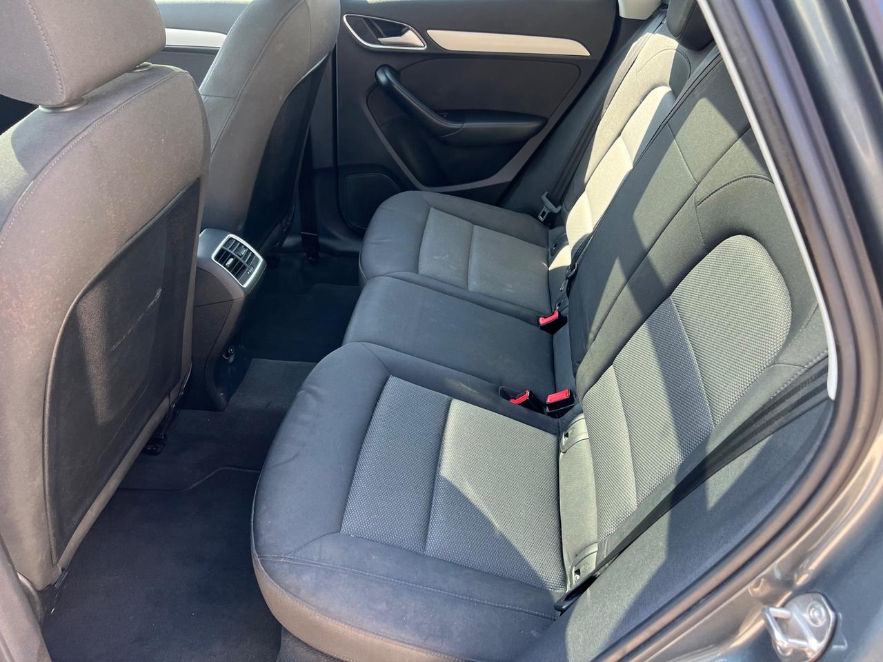 Audi Q3 2.0 TDI 120 CV S tronic Sport line