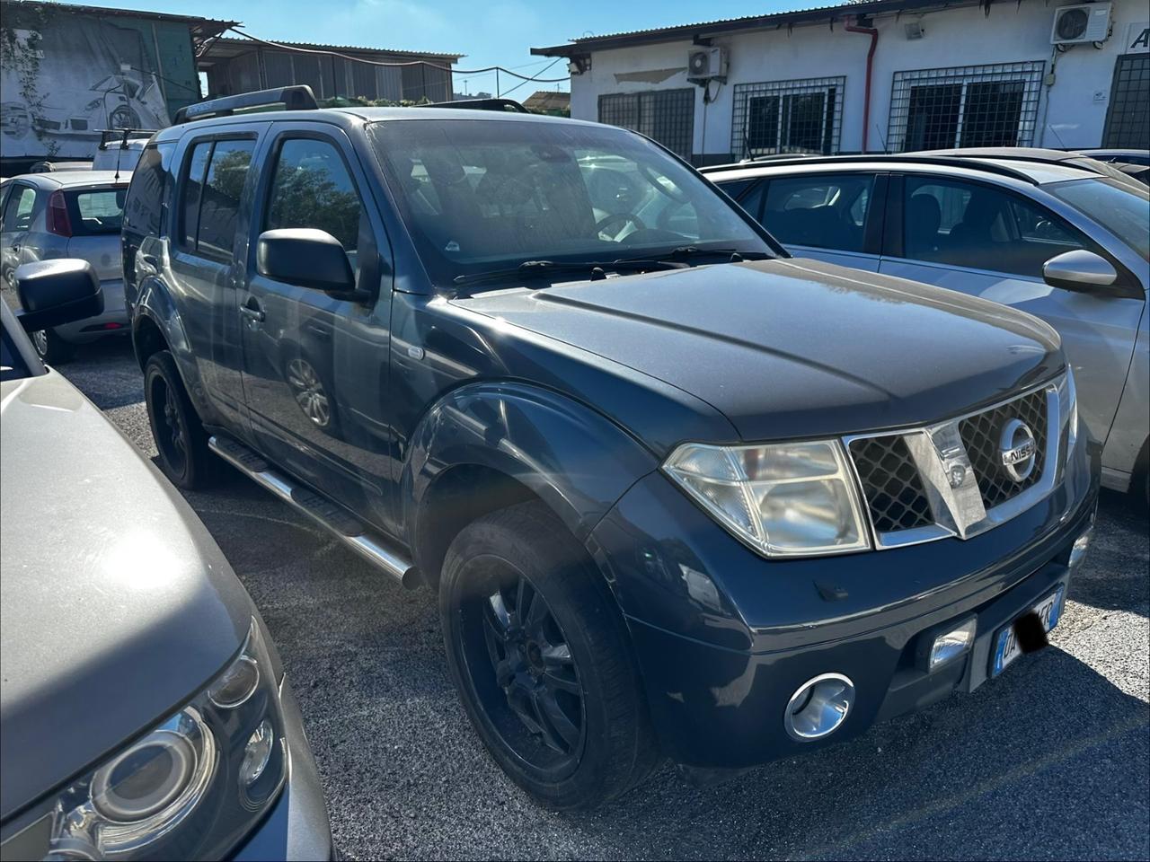 Nissan Pathfinder 2.5 diesel cambio automatico gancio traino 7 Posti
