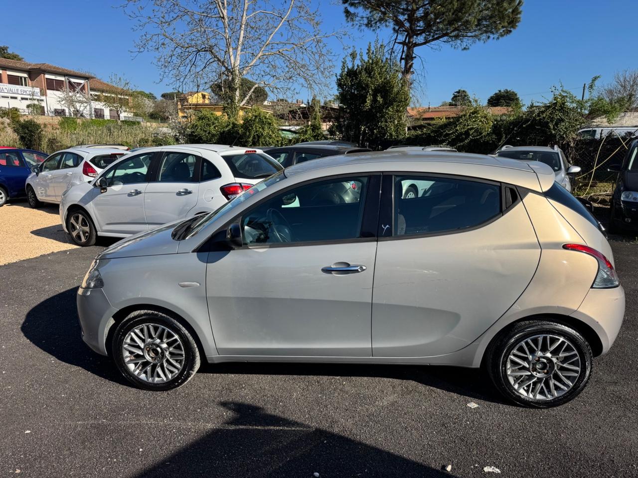 Lancia Ypsilon 1.2 69 CV 5 porte S&S Platinum NEOPATENTATI