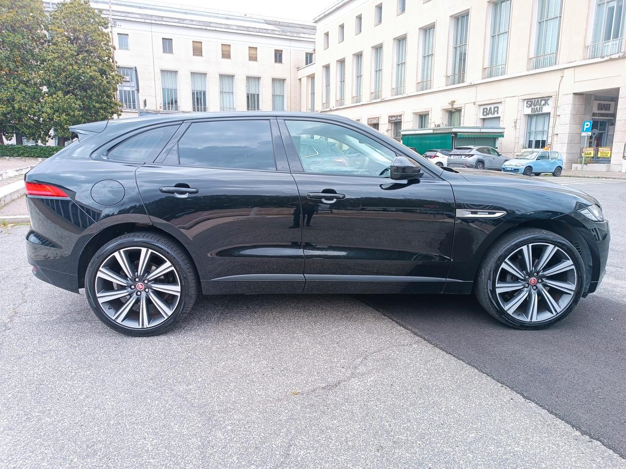 Jaguar F-Pace 2.0 D 180 CV AWD R-Sport
