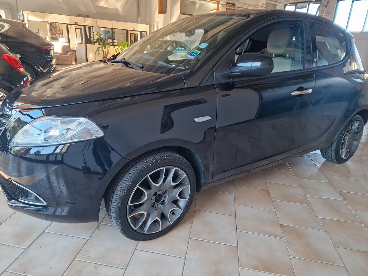 Lancia Ypsilon 1.2 69 CV 5 porte S&S Gold