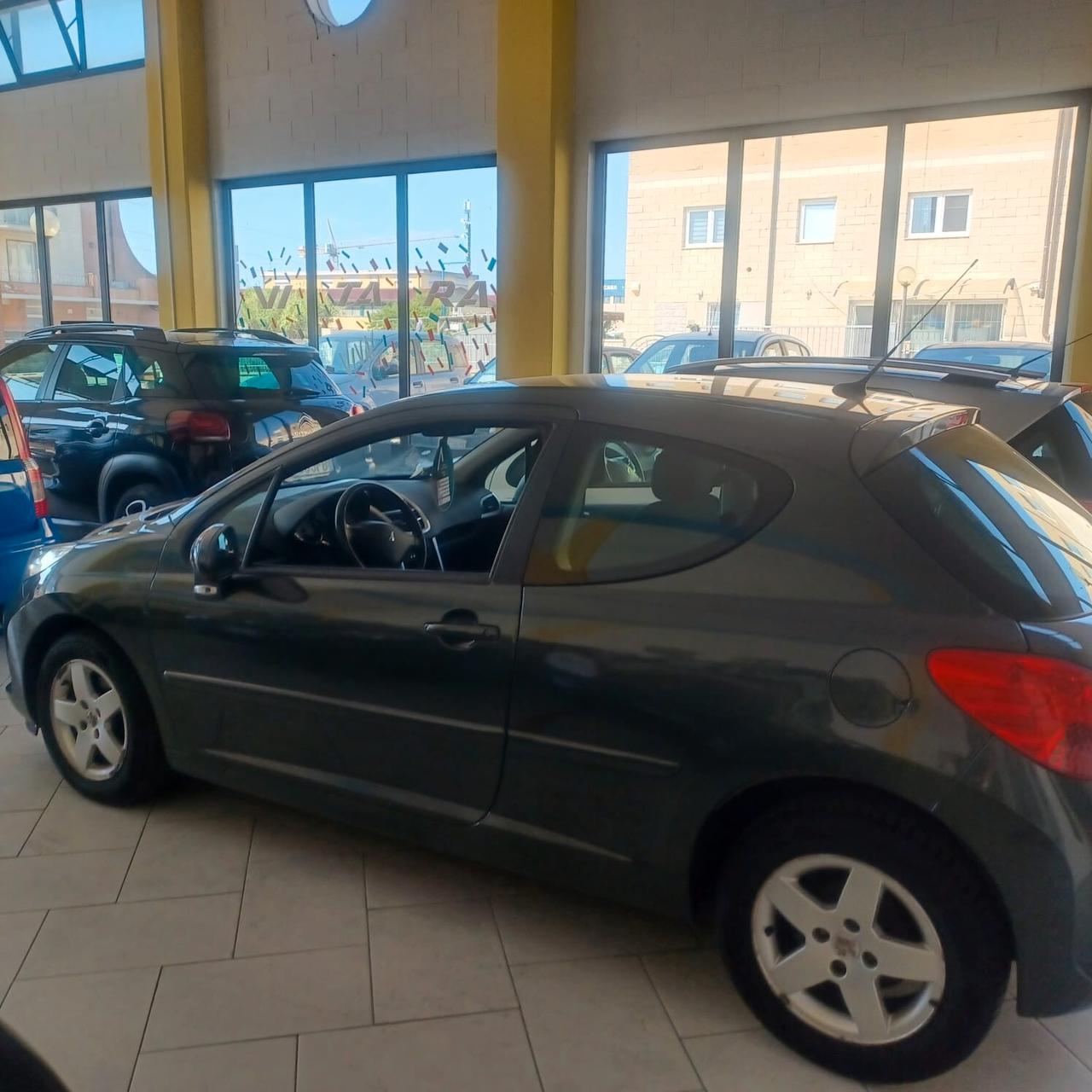 96438 km PEUGEOT 207 1.4 NEOPATENTATI