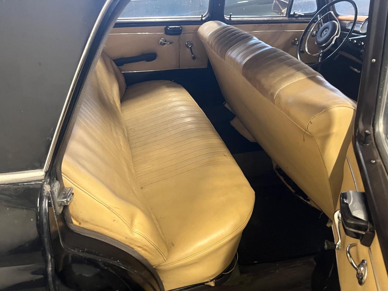 Mercedes 180 Ponton Bauletto