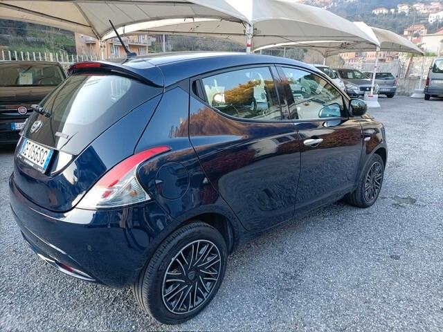 Lancia Ypsilon 1.0 FireFly 5 porte S&S Hybrid Ecochic Gold