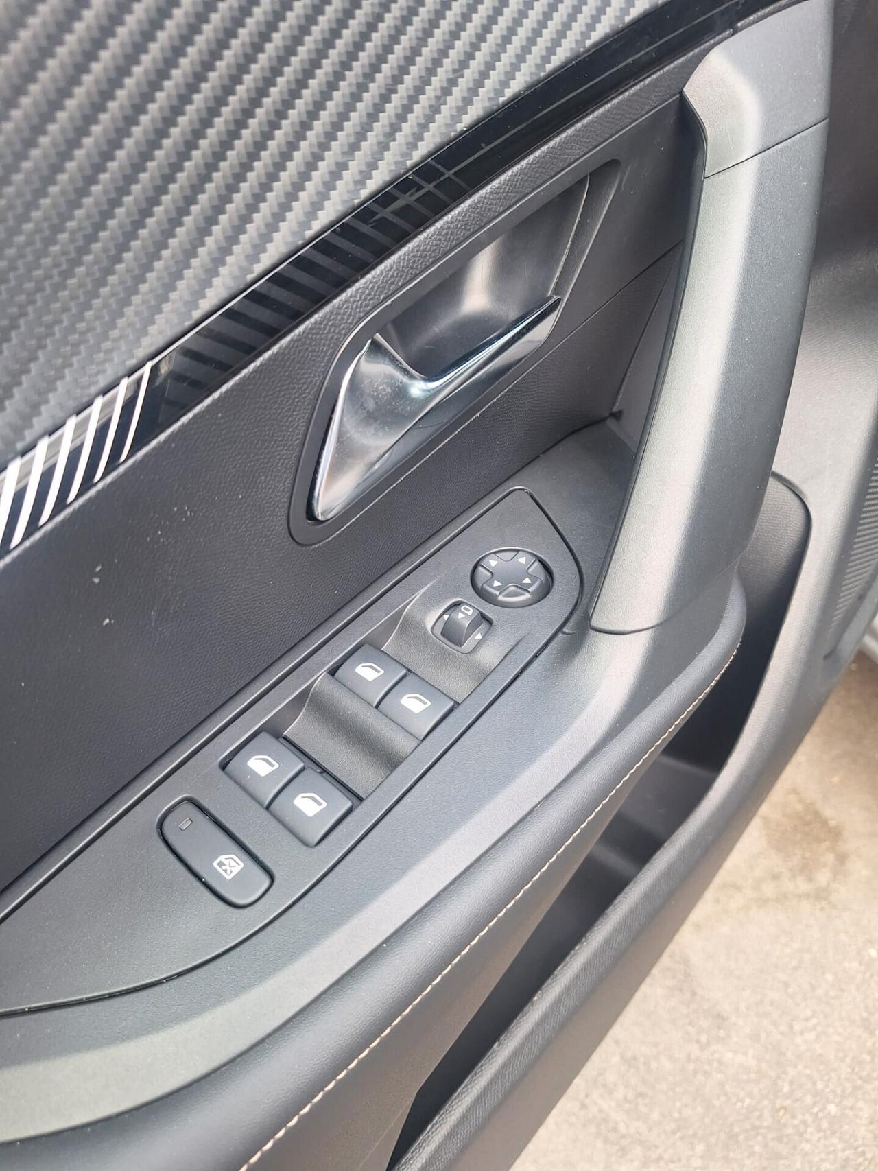 Peugeot 2008 BlueHDi 130 S&S EAT8 Allure