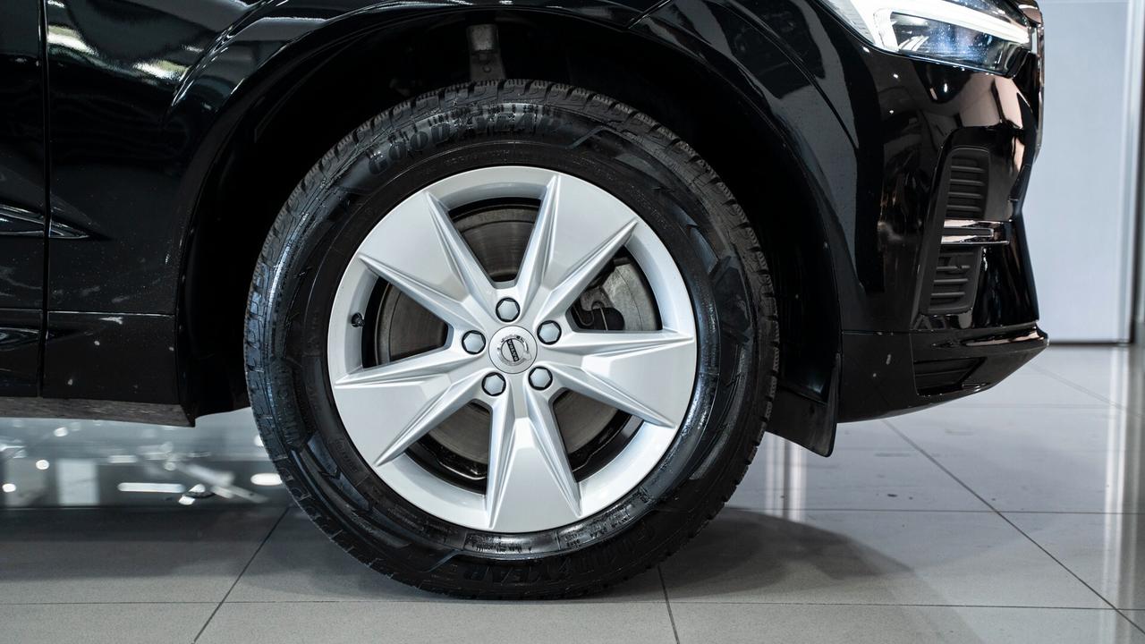 Volvo XC 60 XC60 B4 D 2.0 GEARTRONIC MOMENTUM SPORT LED NAVI FULL OPTIONAL