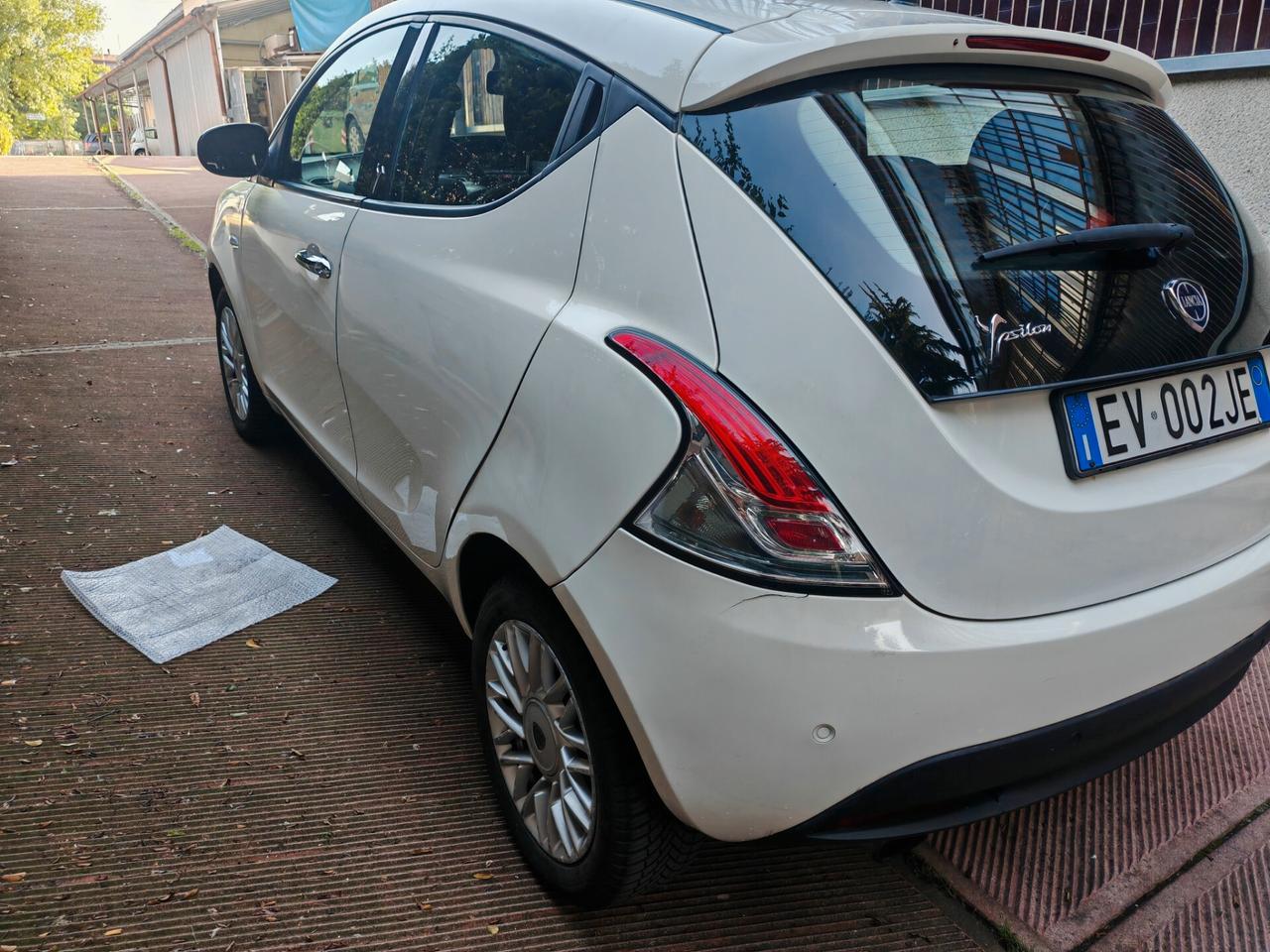 Lancia Ypsilon 0.9 TwinAir 85 CV 5 porte S&S DFN Platinum