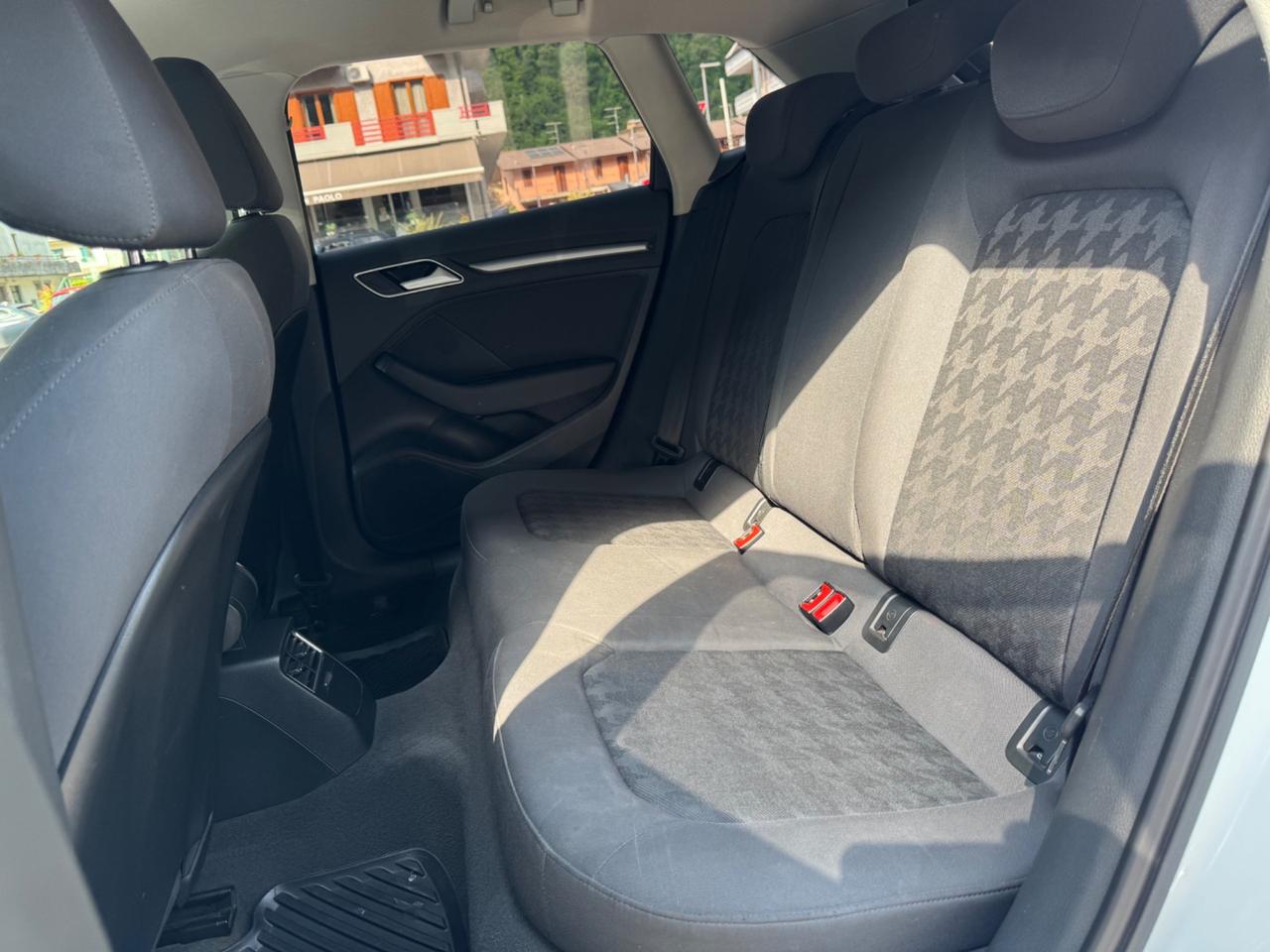 Audi A3 SPB 1.6 TDI Sport - SENSORI PER IL PARCHEGGIO - VETRI OSCURATI