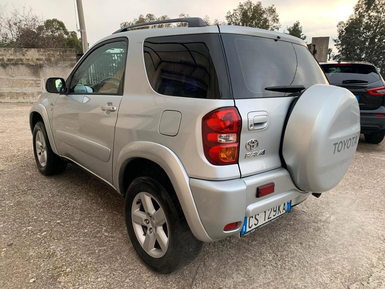 Toyota RAV4 2.0 Tdi D-4D 3 porte Sol - 2004