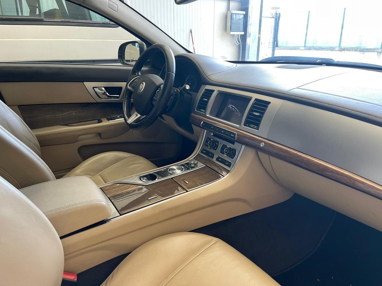 Jaguar XF 2.2 SPORTBRAKE LUXURY