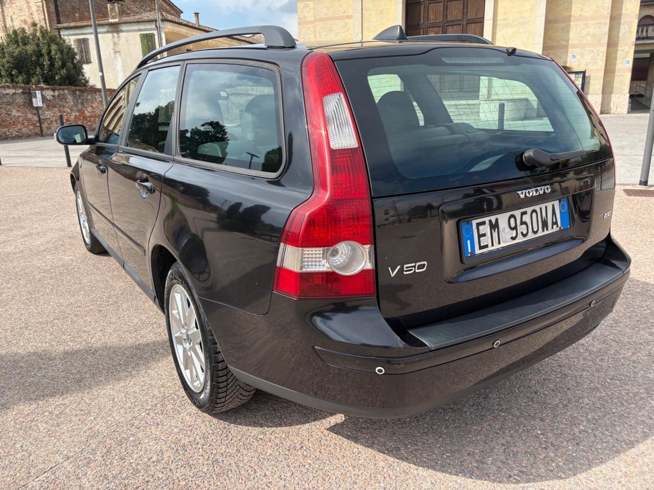 Volvo V50 D anno 2012 pronta a uso ok neo patentati