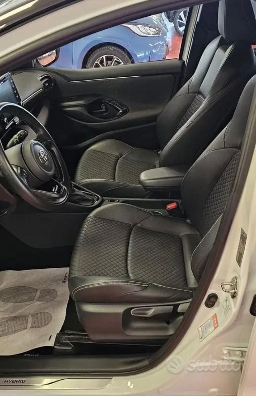 Toyota Yaris 1.5 Hybrid 5 porte Lounge