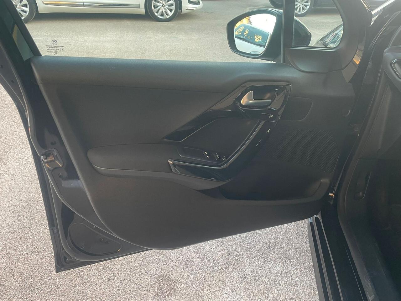 Peugeot 208 1.4 HDi 68 CV 5 porte Allure