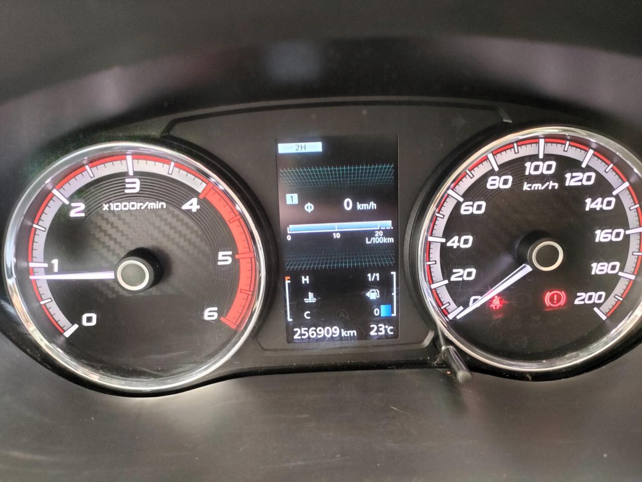 Mitsubishi L200 2.3 TD Pick up 4x4 Iva compresa