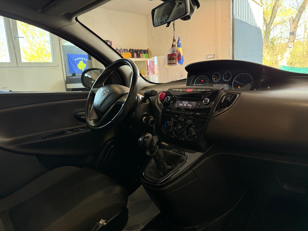 Lancia Ypsilon 0.9 BENZINA NEOPATENTATI