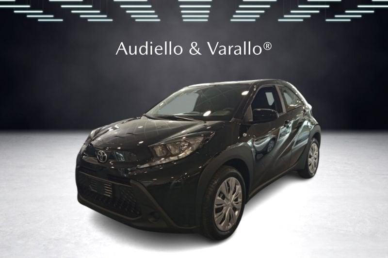 Toyota Aygo X 1.0 B.72 CV 5 p. Active + SEDILI ANT. RISCALDABILI e PROMO CERCHI IN FERRO E GOMME TERMICHE