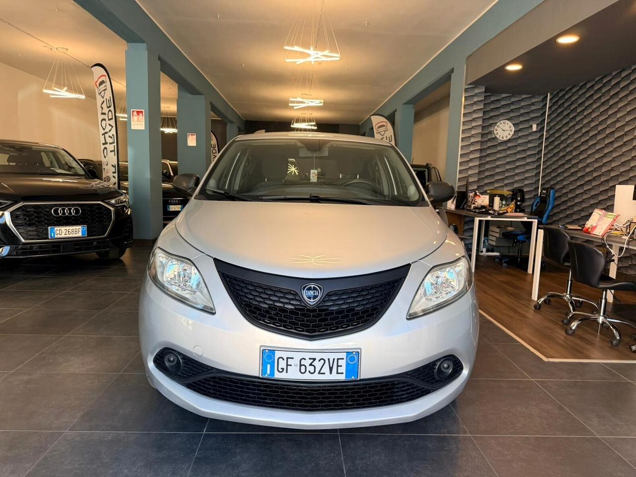 Lancia Ypsilon 1.0 FireFly 5 porte S&S Hybrid Ecochic Silver