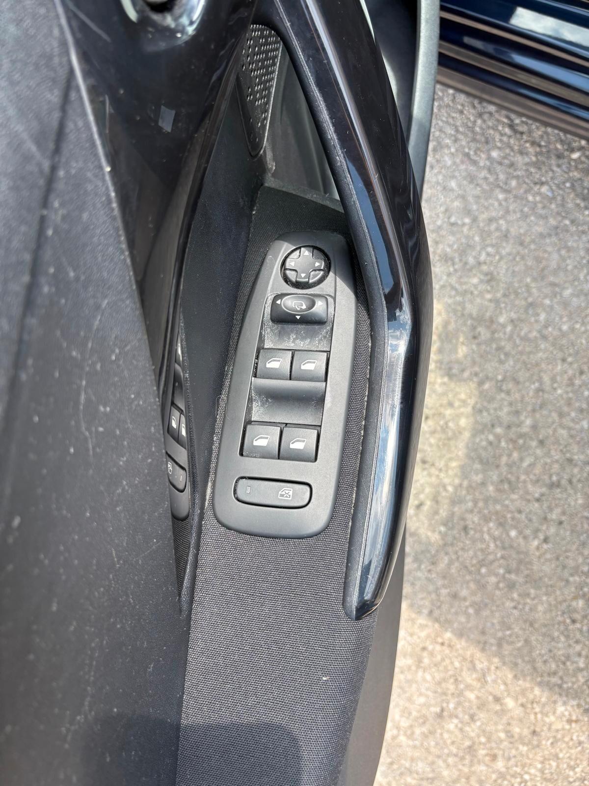 Peugeot 208 1.6 BlueHDi 100CV 5 porte Allure