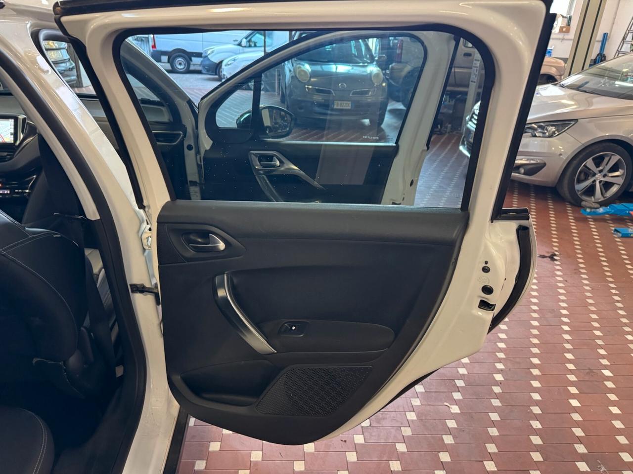 Peugeot 2008 1.2 VTi 82CV Allure NEOPATENTATI - FINANZIABILE