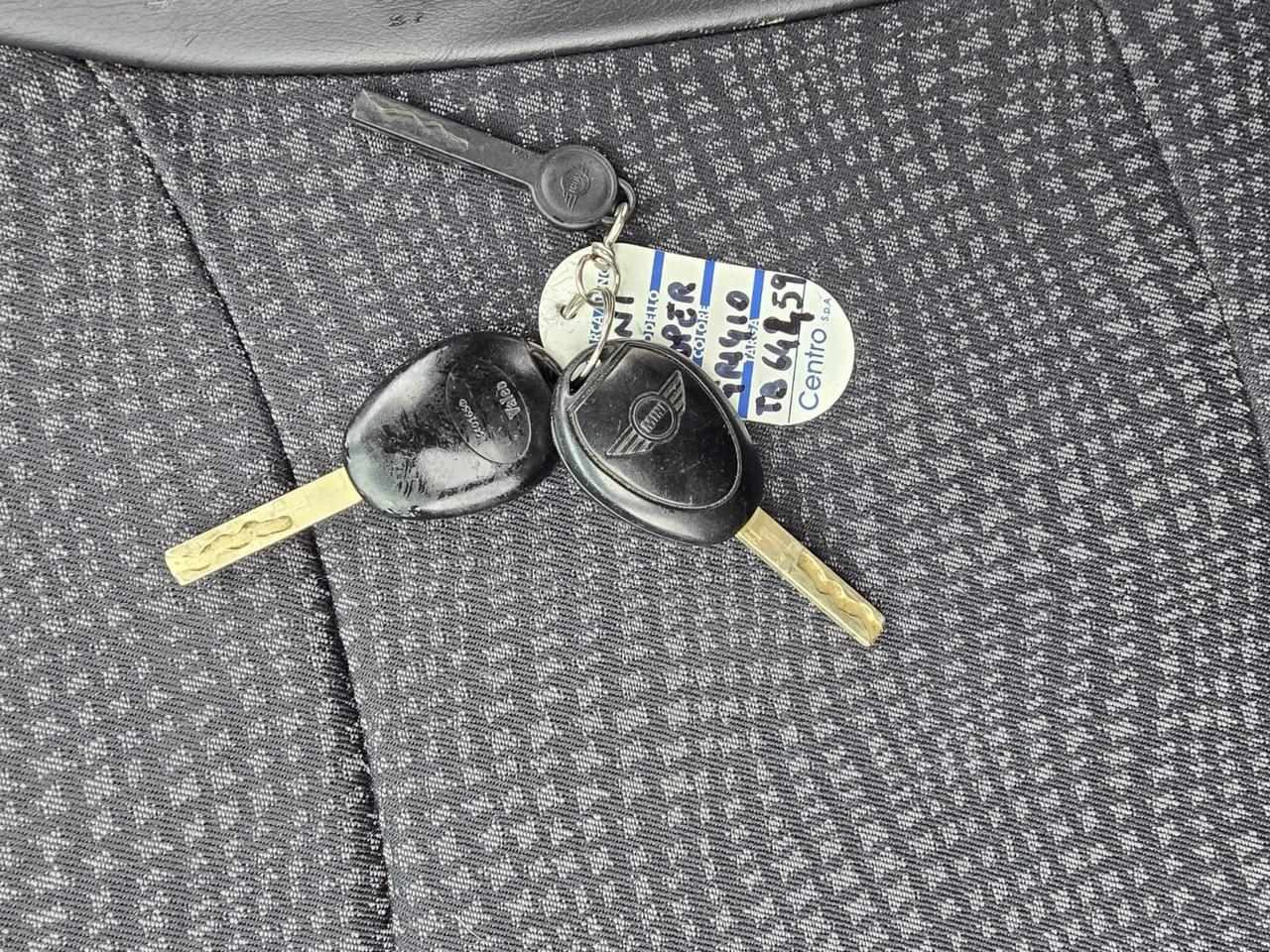 Mini 1.6 16V Cooper anno 2004